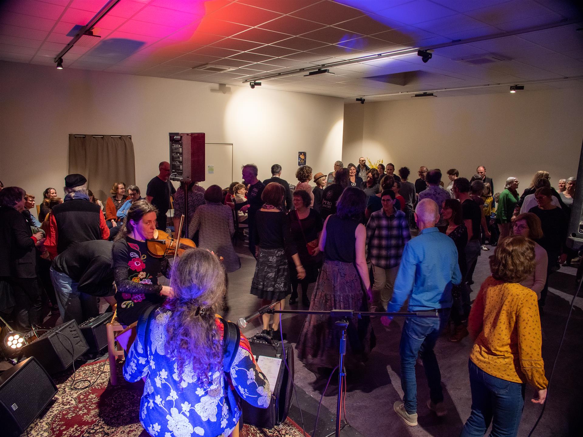 Retour en vidéo sur le 1er bal du Bourgeon qui a eu lieu au mois d'avril Retour en vidéo sur le 1er bal du Bourgeon qui a eu lieu au mois d'avril